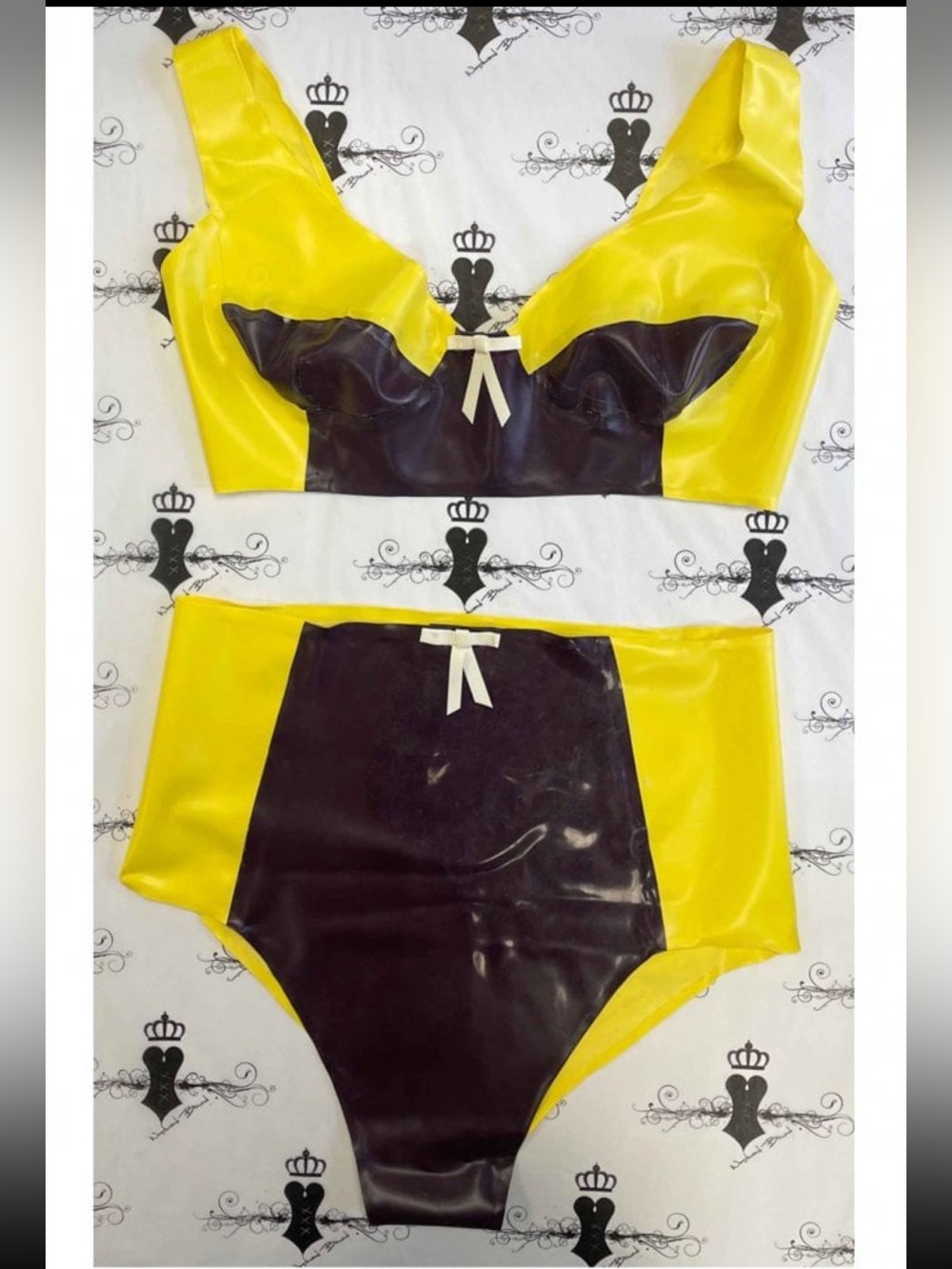 Westward Bound Latex Rubber Wonderbra and Play Pants Set with Bows. No Zip.
